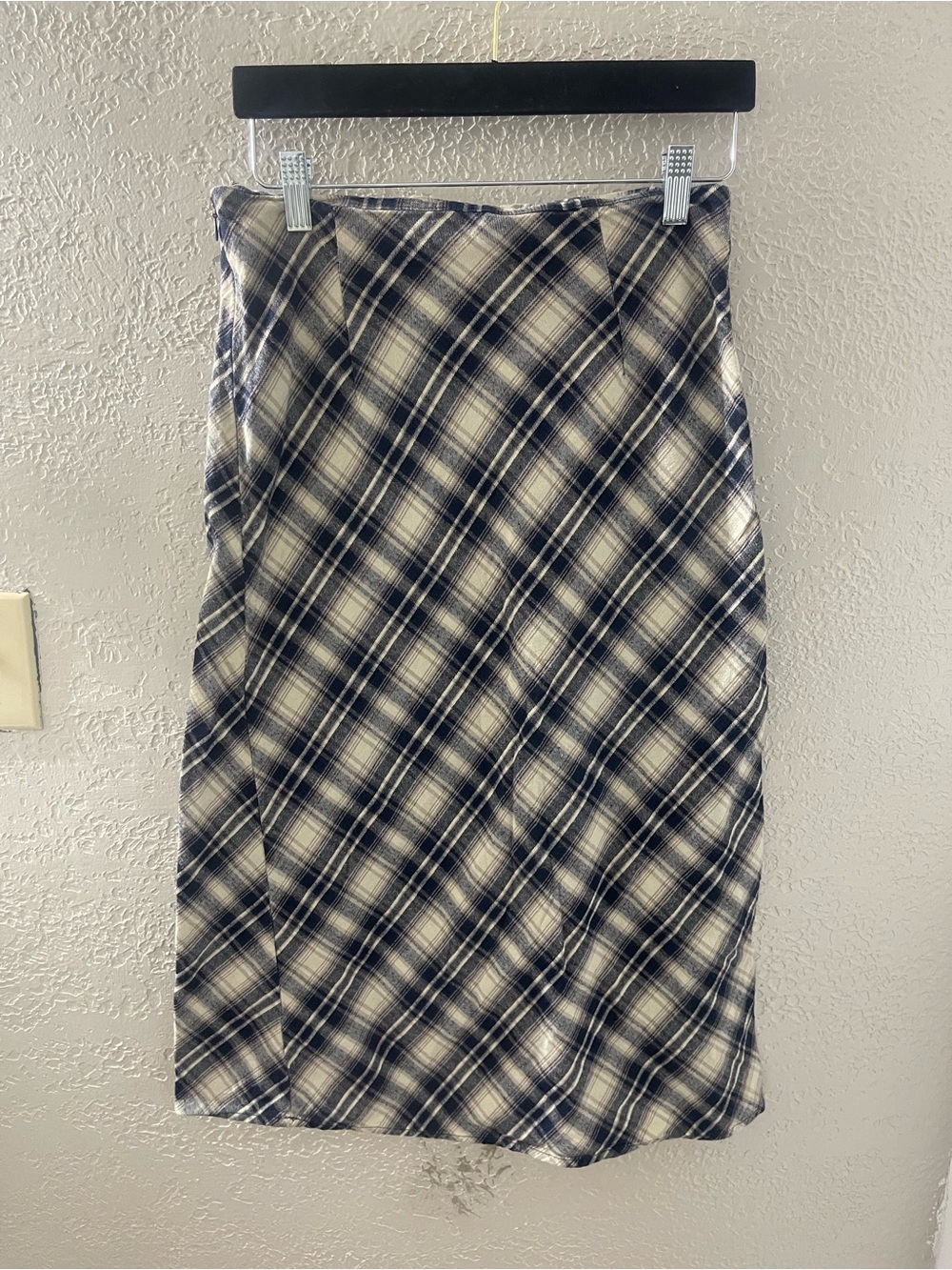 Y2K SHEIN Women’s Plaid Midi Skirt in Navy and Cream Medium